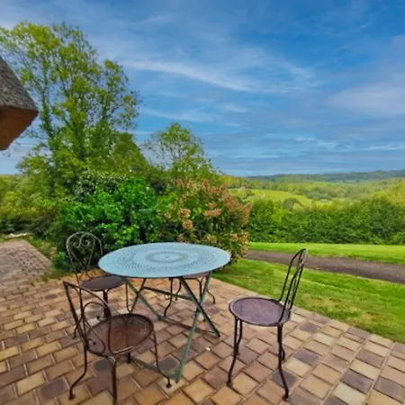 Belle Chaumière Avec Vue Panoramique Et Piscine Villa