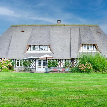 Belle Chaumière Avec Vue Panoramique Et Piscine Villa