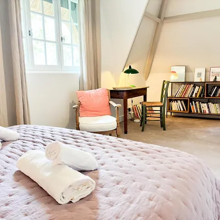 Belle Chaumière Avec Vue Panoramique Et Piscine Villa