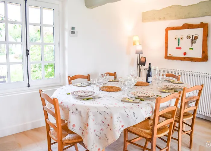 别墅 Belle Chaumiere Avec Vue Panoramique Et Piscine *