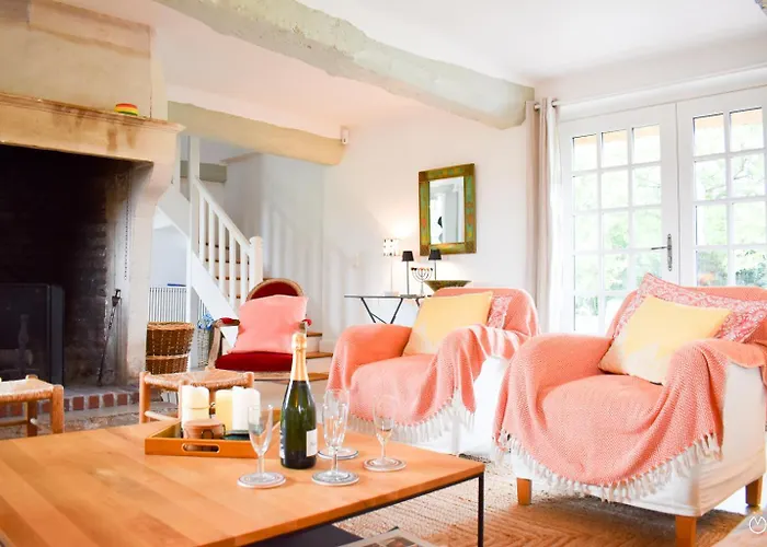 Belle Chaumiere Avec Vue Panoramique Et Piscine 别墅