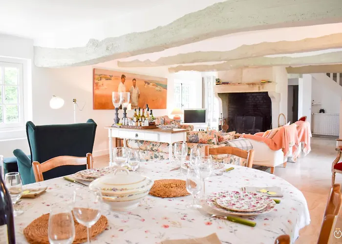 别墅 Belle Chaumiere Avec Vue Panoramique Et Piscine *