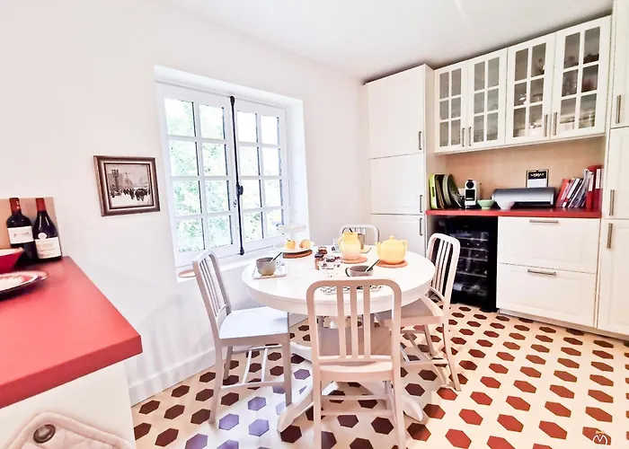 别墅 Belle Chaumiere Avec Vue Panoramique Et Piscine *