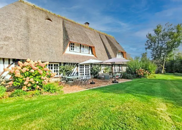 别墅 Belle Chaumiere Avec Vue Panoramique Et Piscine *