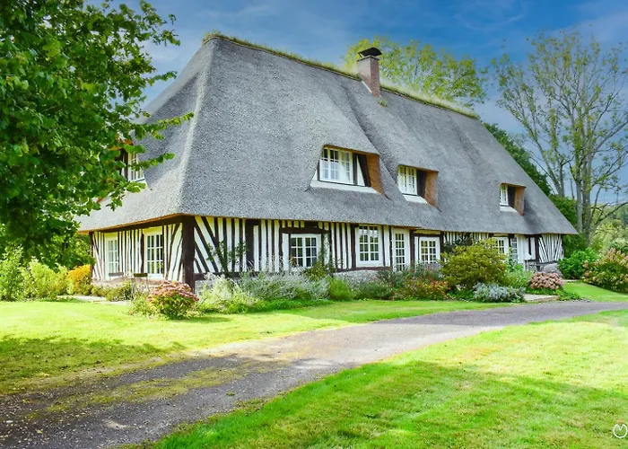 Belle Chaumiere Avec Vue Panoramique Et Piscine 别墅 *