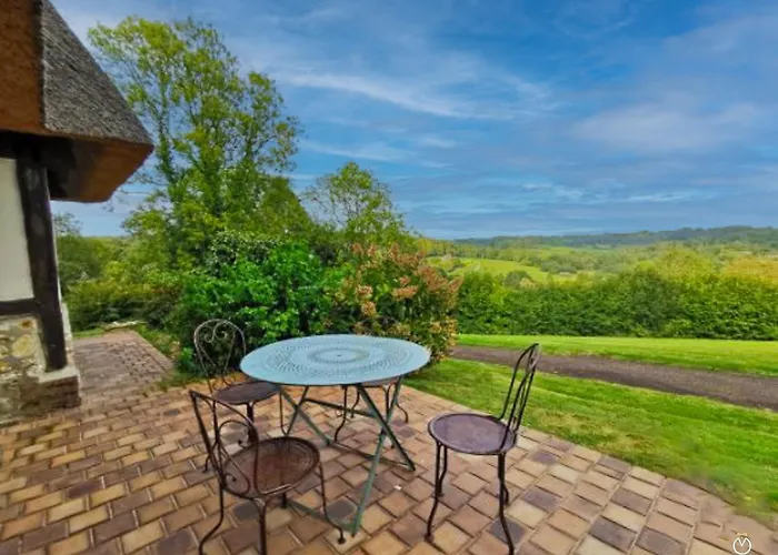 Belle Chaumiere Avec Vue Panoramique Et Piscine 别墅