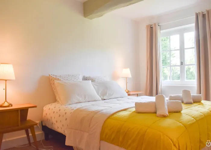 Belle Chaumiere Avec Vue Panoramique Et Piscine 别墅 *