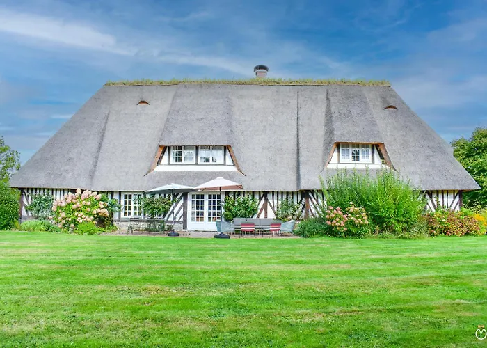 Belle Chaumiere Avec Vue Panoramique Et Piscine 别墅