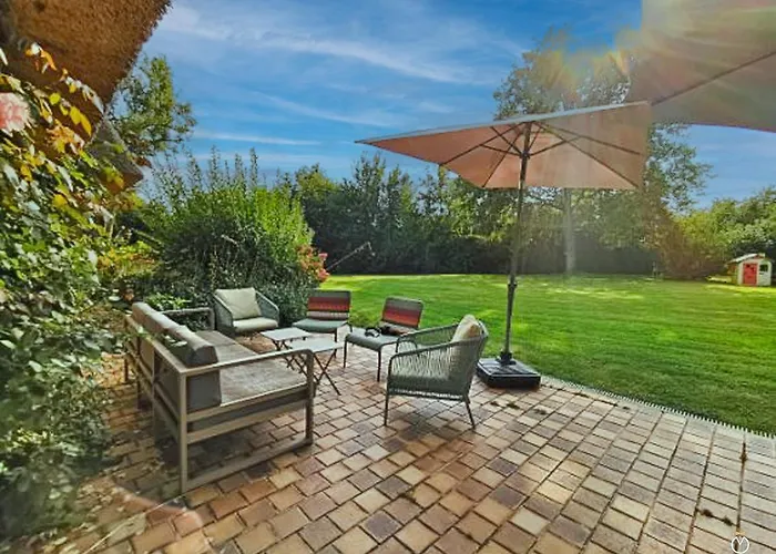 Belle Chaumiere Avec Vue Panoramique Et Piscine 别墅