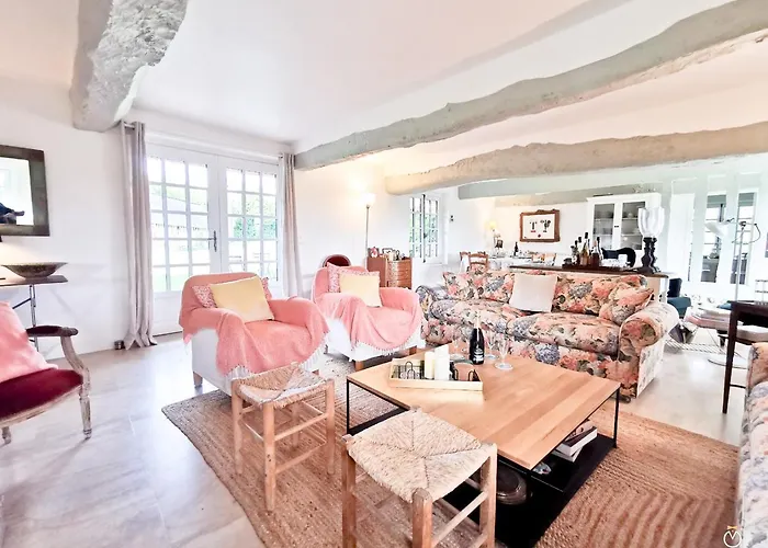 别墅 Belle Chaumiere Avec Vue Panoramique Et Piscine *