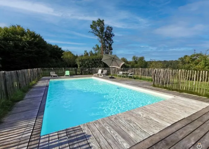 Belle Chaumiere Avec Vue Panoramique Et Piscine 别墅