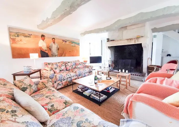 Belle Chaumiere Avec Vue Panoramique Et Piscine 别墅