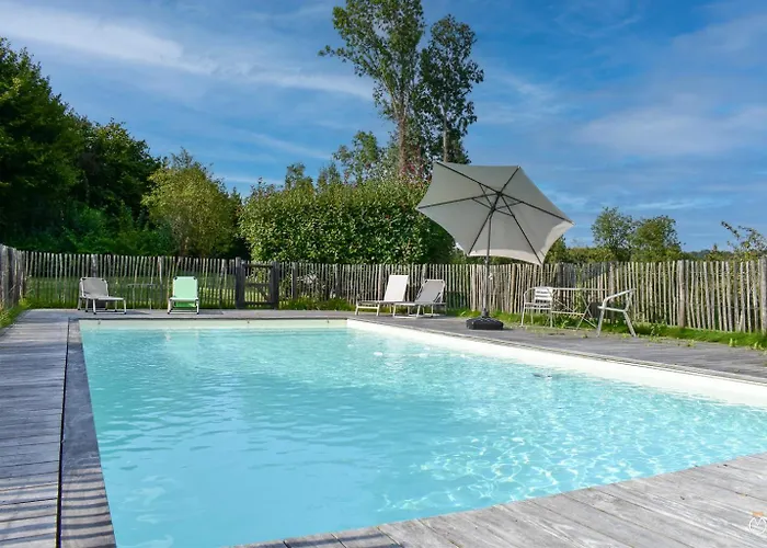 Belle Chaumiere Avec Vue Panoramique Et Piscine * Vieux-Bourg (Calvados)