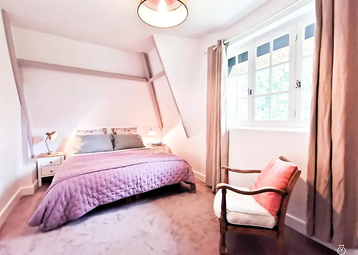 Belle Chaumiere Avec Vue Panoramique Et Piscine 别墅