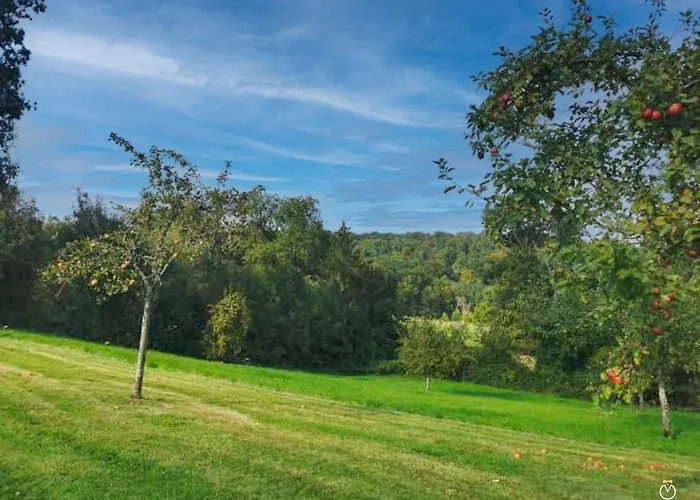 Belle Chaumiere Avec Vue Panoramique Et Piscine * Vieux-Bourg (Calvados)